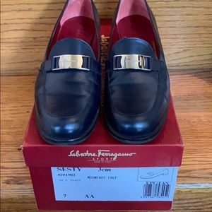 Women’s Ferragamo size 7 navy loafers